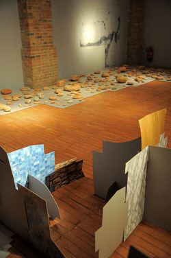 Installazione di Anne Clemence DeGrollee alla GAM di Palermo. Fotografie di Giulio Azzarello ©2017. Installazione di Anne Clemence DeGrollee alla GAM di Palermo. Fotografie di Giulio Azzarello ©2017.