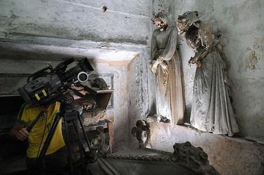 Le CATACOMBE di Palermo documentario film. Fotografie di scena e set di Giulio Azzarello &copy;2014.
