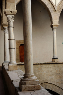 LOGGIATO arabo normanno allo Steri di Palermo. Fotografie di Giulio Azzarello &copy;2014.