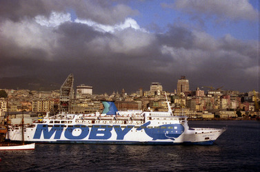IL PORTO DI GENOVA panoramiche e particolari. Fotografie di Giulio Azzarello &copy;2014.