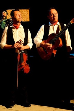 SERENATA fotografie di Giulio Azzarello ©2020. SERENATA fotografie di Giulio Azzarello ©2020.