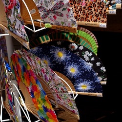 SOUVENIR. Fotografie di Giulio Azzarello ©2023. SOUVENIR. Fotografie di Giulio Azzarello ©2023.