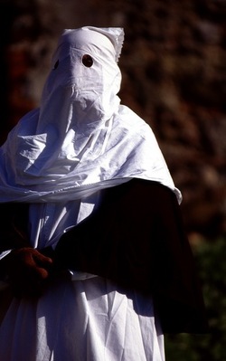 LA CERCA processione religiosa. Fotografie di Giulio Azzarello &copy;1996 2021.