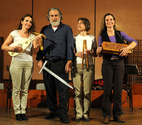 CARLO MAGNO spettacolo epico di e con Mimmo Cuticchio. Fotografie di Giulio Azzarello &copy;2014.