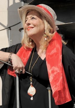 SARA FAVARO attrice e poetessa siciliana. Fotografie di Giulio Azzarello &copy;2018.