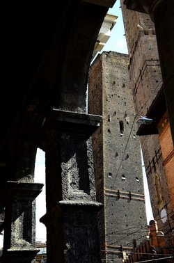 BOLOGNA centro storico. Fotografie di Giulio Azzarello &copy;2018.