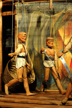 TRADIZIONI IN VIAGGIO mostra di pupi di Mimmo Cuticchio. Fotografie di Giulio Azzarello &copy;2014.