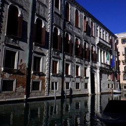 VENEZIA fotografie di Giulio Azzarello &copy;2022.