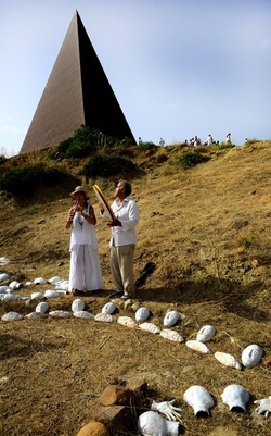 FIUMARA D ARTE fotografie di Giulio Azzarello ©2019. FIUMARA D ARTE fotografie di Giulio Azzarello ©2019.