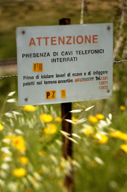 FOTOGRAFIE SPECIALI bianco e nero colore astratto concettuale grafico. Fotografie di Giulio Azzarello &copy;2014.