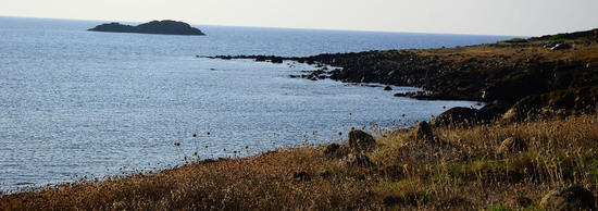 ISOLA DI USTICA la costa. Fotografie di Giulio Azzarello &copy;2016.