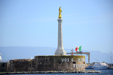 MESSINA città. Fotografie di Giulio Azzarello ©2016.