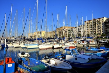 BARCHE da PESCA fotografie di Giulio Azzarello ©2019. BARCHE da PESCA fotografie di Giulio Azzarello ©2019.