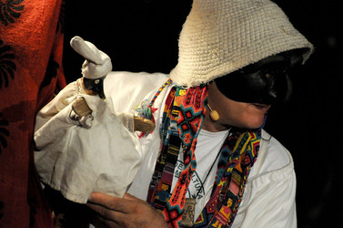 BRUNO LEONE e il suo Pulcinella spettacolo. Fotografie di Giulio Azzarello ©2014. BRUNO LEONE e il suo Pulcinella spettacolo. Fotografie di Giulio Azzarello ©2014.