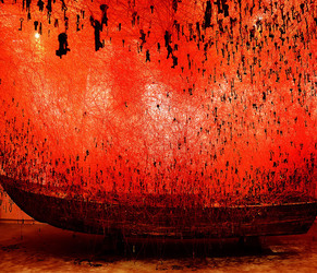 BIENNALE di VENEZIA padiglione giapponese. Foto di Giulio Azzarello &copy;2015 2016. Opera di Chiharu Shiota The KEY in the HAND .