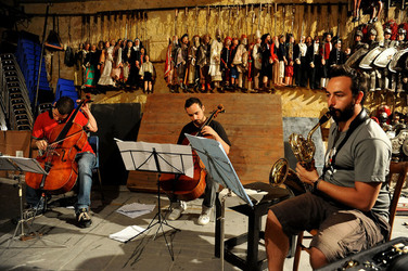 GIACOMO CUTICCHIO e il suo ensemble musicale. Fotografie di Giulio Azzarello &copy;2014.