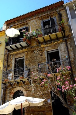 CASTEL di TUSA fotografie di Giulio Azzarello &copy;2019.