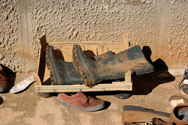 SCARPE di persone povere. Fotografie di Giulio Azzarello &copy;2016.