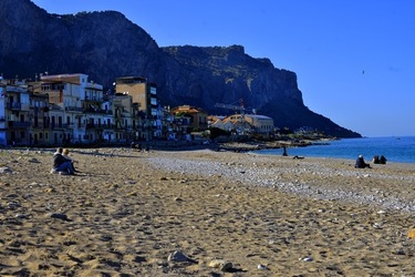 MARE e SPIAGGIA fotografie di Giulio Azzarello ©2019. MARE e SPIAGGIA fotografie di Giulio Azzarello ©2019.