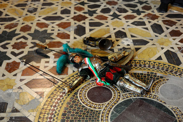 Mimmo Cuticchio in un suo spettacolo. Fotografie di Giulio Azzarello &copy;2017.