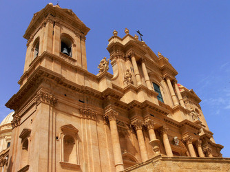 IL BAROCCO DI NOTO in Sicilia panoramiche e particolari. Fotografie di Giulio Azzarello &copy;2014.