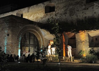 DANZE URBANE contemporanee per le vie di Palermo. Fotografie di Giulio Azzarello &copy;2014.