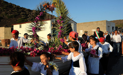 PROCESSIONE RELIGIOSA DEL MARE a Linosa. Fotografie di Giulio Azzarello ©2014. PROCESSIONE RELIGIOSA DEL MARE a Linosa. Fotografie di Giulio Azzarello ©2014.