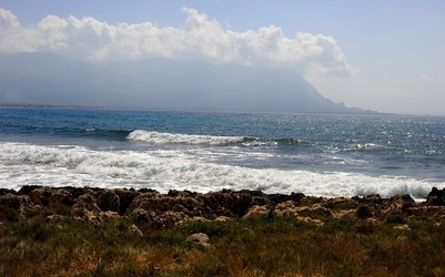 PAESAGGIO SICILIANO di MARE. Fotografia di Giulio Azzarello &copy;2018.