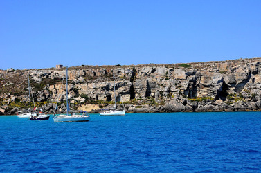 ISOLA DI FAVIGNANA in Sicilia. Visioni panoramiche o particolari. Fotografie di Giulio Azzarello ©2014. ISOLA DI FAVIGNANA in Sicilia. Visioni panoramiche o particolari. Fotografie di Giulio Azzarello ©2014.