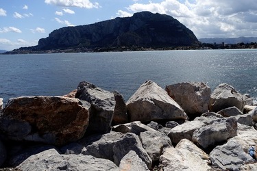 MONDELLO. Fotografie di Giulio Azzaello &copy;2022.