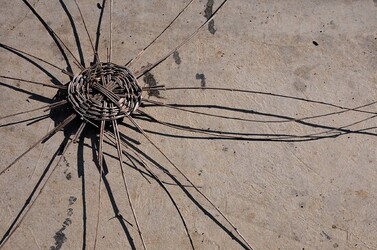 CESTO tipico tradizionale siciliano impagliato. Fotografie di Giulio Azzarello &copy;2014.