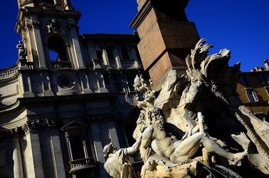 PIAZZA NAVONA Roma. Fotografie di Giulio Azzarello ©2020. PIAZZA NAVONA Roma. Fotografie di Giulio Azzarello ©2020.