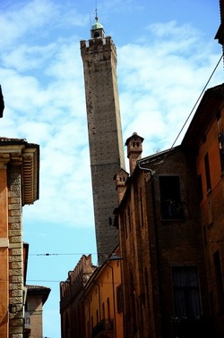 BOLOGNA centro storico. Fotografie di Giulio Azzarello &copy;2018.