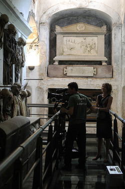 Le CATACOMBE di Palermo documentario film. Fotografie di scena e set di Giulio Azzarello &copy;2014.