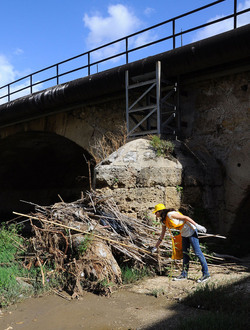 LA BONIFICA delle coste a Palermo una azione simbolica di Lega Ambiente Sicilia. Fotografie di Giulio Azzarello &copy;2014.