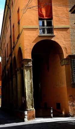 BOLOGNA centro storico. Fotografie di Giulio Azzarello &copy;2018.
