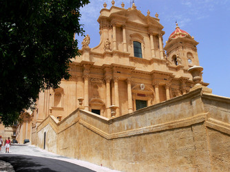 IL BAROCCO DI NOTO in Sicilia panoramiche e particolari. Fotografie di Giulio Azzarello &copy;2014.