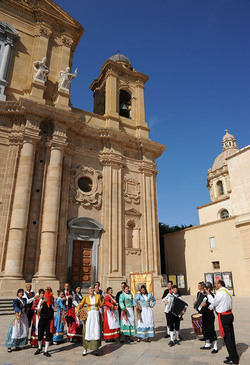 GRUPPO FOLK SICILIANO a Marsala. Fotografie di Giulio Azzarello &copy;2014.