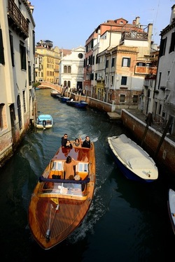VENEZIA fotografie di Giulio Azzarello ©2022.