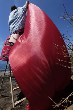 ARTE CONTEMPORANEA A PIRGI sito e riserva archeologica. Fotografie di Giulio Azzarello &copy;2014.