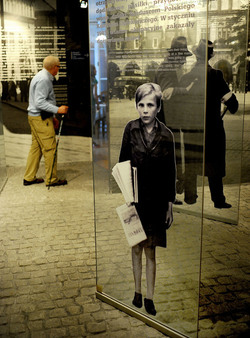 IL MUSEO SCHINDLER a Cracovia. Fotografie di Giulio Azzarello ©2016. IL MUSEO SCHINDLER a Cracovia. Fotografie di Giulio Azzarello ©2016.