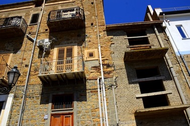 CASTEL di TUSA fotografie di Giulio Azzarello &copy;2019.