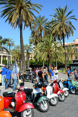 VESPE raduno storico a Palermo panoramiche e particolari. Fotografie di Giulio Azzarello &copy;2014.