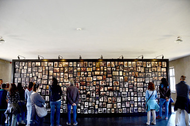 AUSCHWITZ BIRKENAU il percorso della memoria e i documenti. Fotografie di Giulio Azzarello &copy;2016.