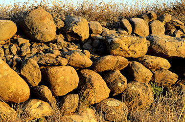 ISOLA DI USTICA pietre. Fotografie di Giulio Azzarello &copy;2016.