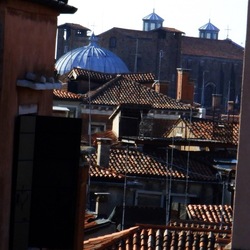 VENEZIA fotografie di Giulio Azzarello &copy;2022.