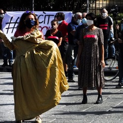 TEATRANTI che manifestano. Fotografie di Giulio Azzarello ©2020. TEATRANTI che manifestano. Fotografie di Giulio Azzarello ©2020.