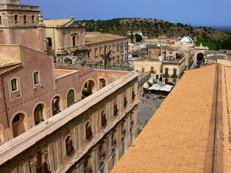 IL BAROCCO DI NOTO in Sicilia panoramiche e particolari. Fotografie di Giulio Azzarello &copy;2014.