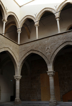 LOGGIATO arabo normanno allo Steri di Palermo. Fotografie di Giulio Azzarello &copy;2014.