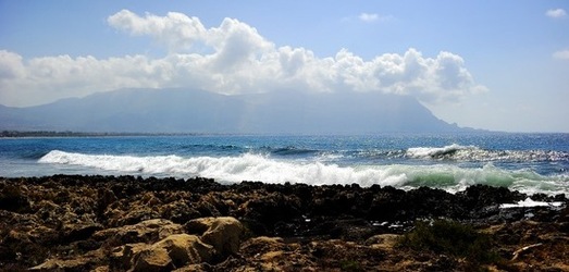 PAESAGGIO SICILIANO di MARE. Fotografia di Giulio Azzarello &copy;2018.